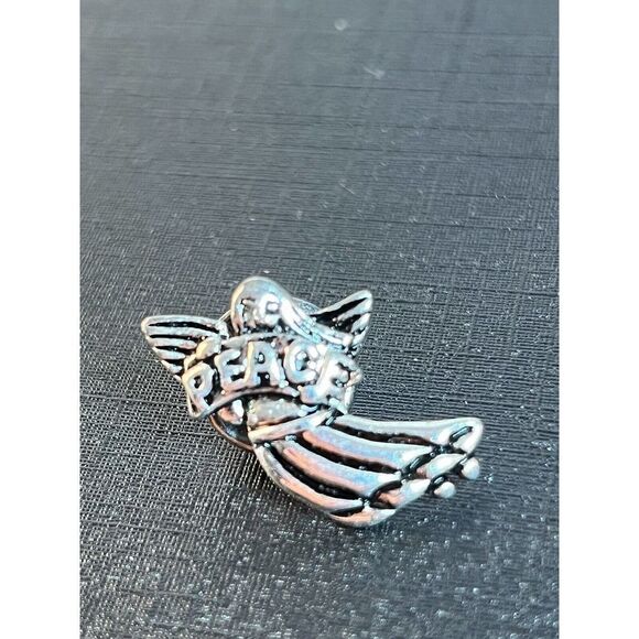 Assortment of 6 Pins Angels, Bowling, Flag - Picture 6 of 12